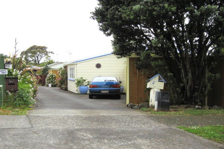 Photo of property in 3/4 Hall Avenue, Mangere, Auckland, 2022