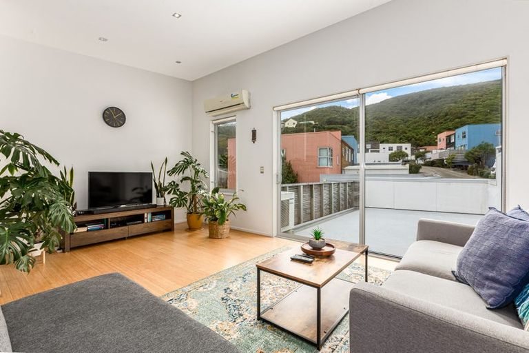 Photo of property in 77 Saddleback Grove, Karori, Wellington, 6012