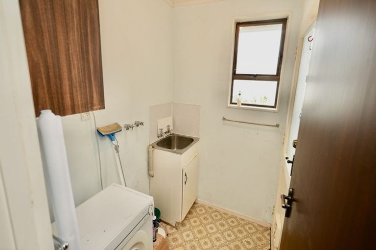 Photo of property in 43a Wikiriwhi Crescent, Awapuni, Palmerston North, 4412