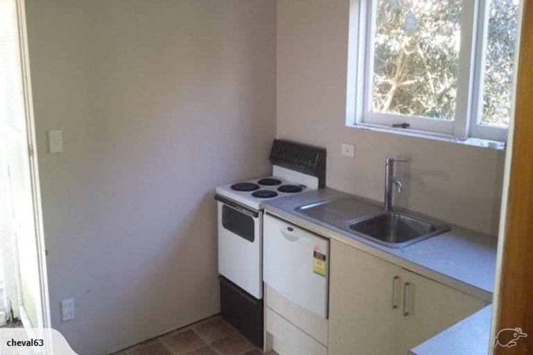 Photo of property in 18 Barron Drive, Green Bay, Auckland, 0604