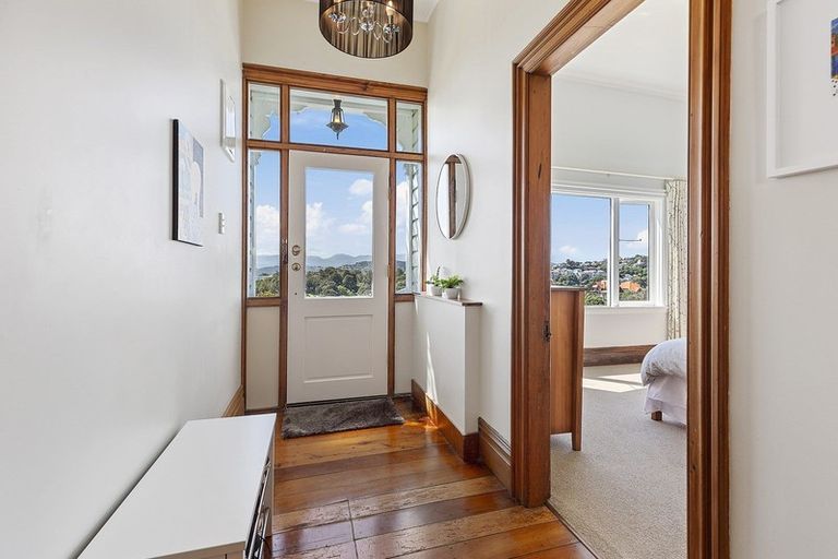 Photo of property in 37 Garden Road, Northland, Wellington, 6012