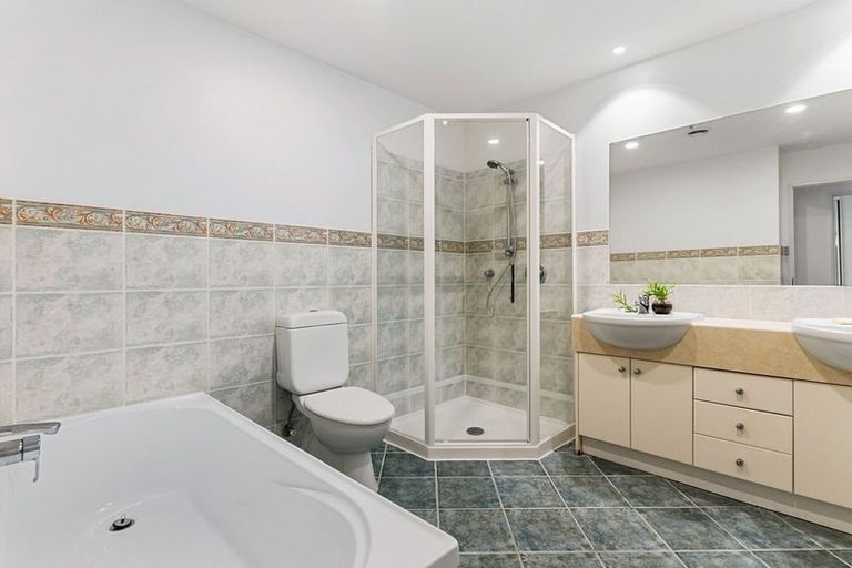 Photo of property in 1i/175 Hurstmere Road, Takapuna, Auckland, 0622