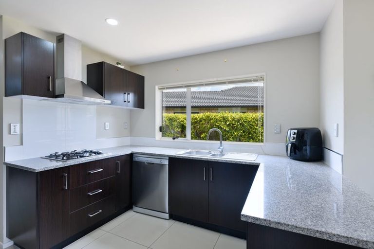 Photo of property in 8 Riverglade Parkway, Te Atatu South, Auckland, 0610