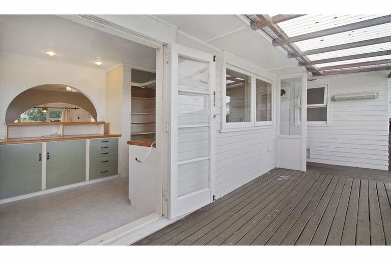 Photo of property in 3 Ngatoa Place, Glenfield, Auckland, 0629