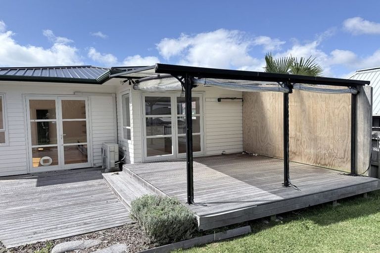 Photo of property in 1/3 Hauraki Crescent, Pinehill, Auckland, 0632