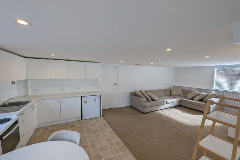 Photo of property in 28 Pupuke Road, Hillcrest, Auckland, 0627