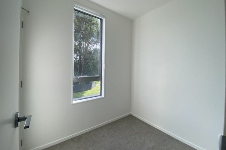 Photo of property in 2/2 Moor Avenue, Te Atatu Peninsula, Auckland, 0610