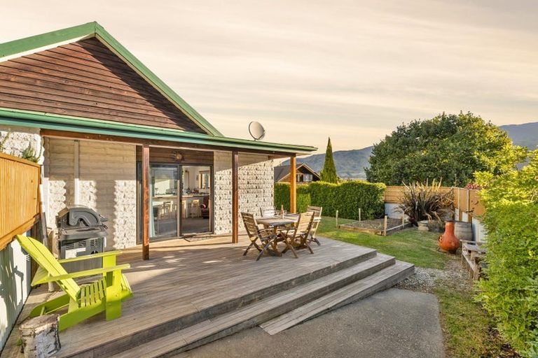 Photo of property in 8 Mount Iron Drive, Wanaka, 9305