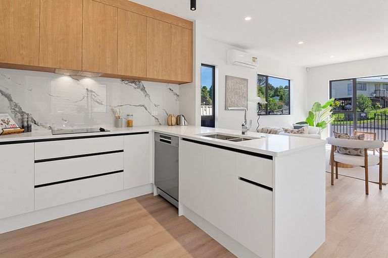 Photo of property in 11 Glenfinn Place, Massey, Auckland, 0614
