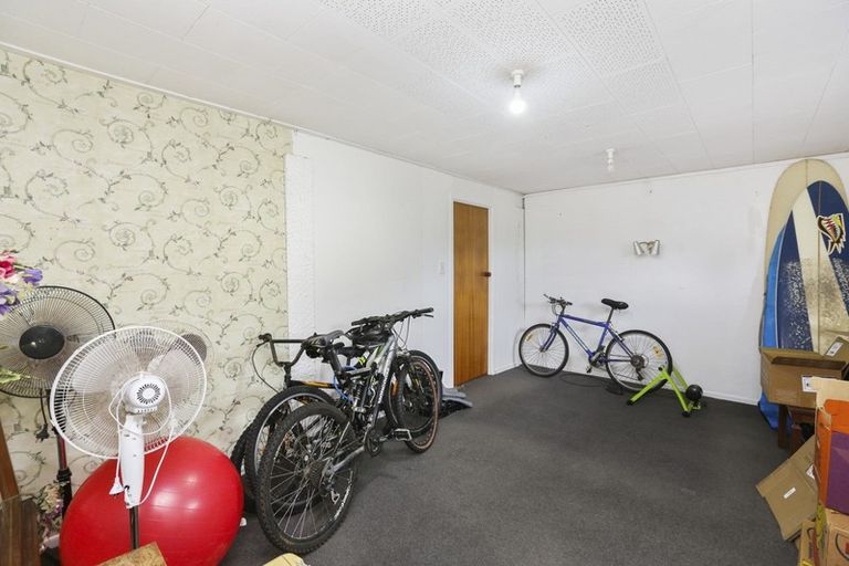 Photo of property in 15 Mount View Place, Spotswood, New Plymouth, 4310