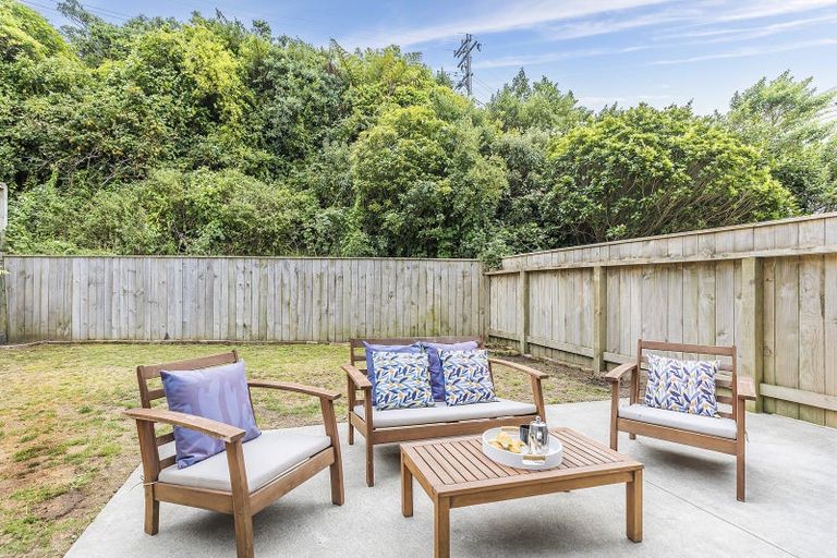 Photo of property in 19 Brindle Way, Newlands, Wellington, 6037