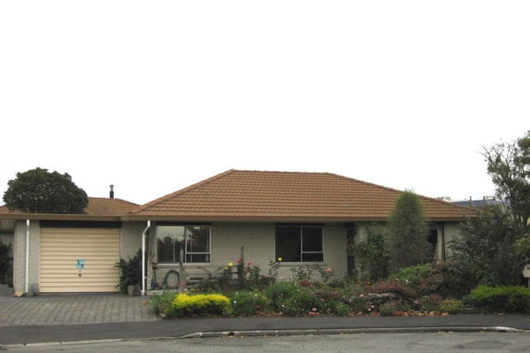 Photo of property in 15 Tulloch Place, Papanui, Christchurch, 8052