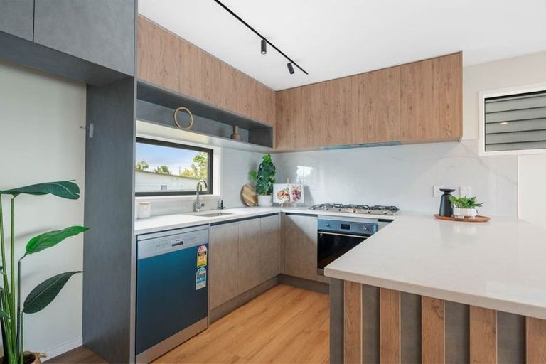 Photo of property in 95d Kervil Avenue, Te Atatu Peninsula, Auckland, 0610