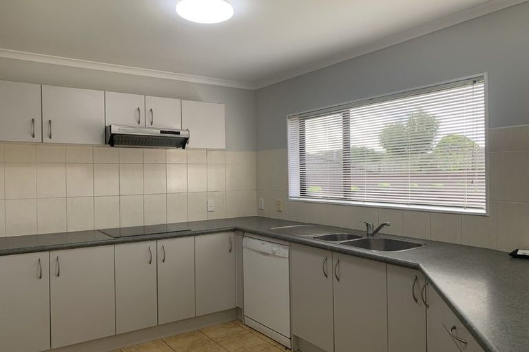 Photo of property in 6 Fleetwood Drive, Henderson, Auckland, 0612