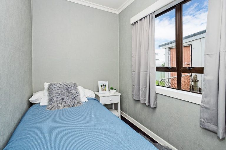 Photo of property in 180 Marine Parade, Bluff, 9814
