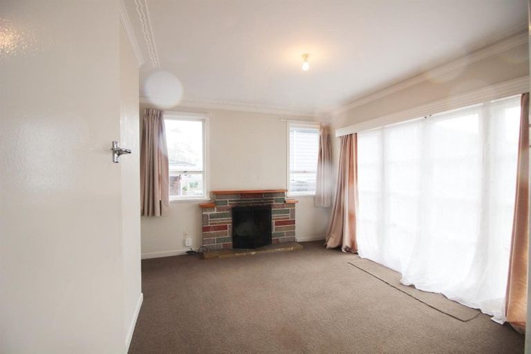 Photo of property in 16 Pomaria Road, Henderson, Auckland, 0610