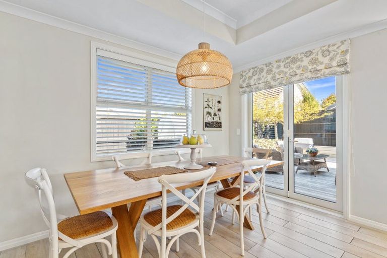 Photo of property in 2 Glen Bridge Lane, Harewood, Christchurch, 8051