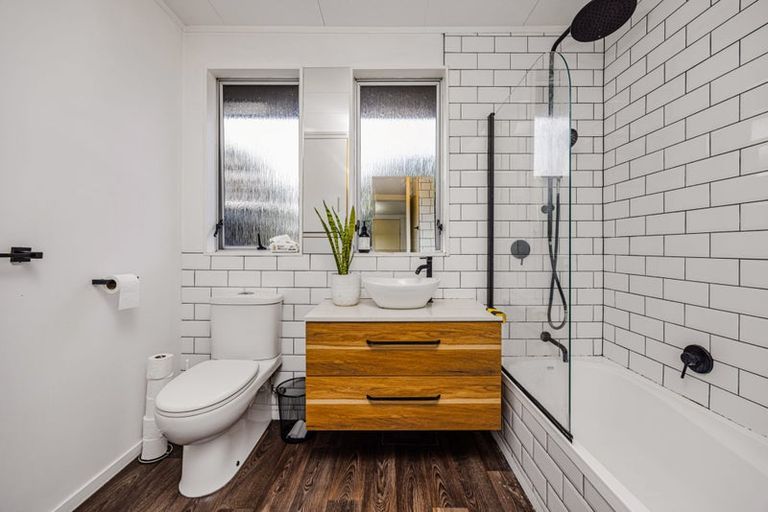 Photo of property in 2/8 Waipouri Road, Mangere, Auckland, 2022