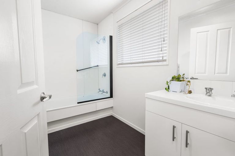 Photo of property in 10 Honeysuckle Place, Northcote, Christchurch, 8052