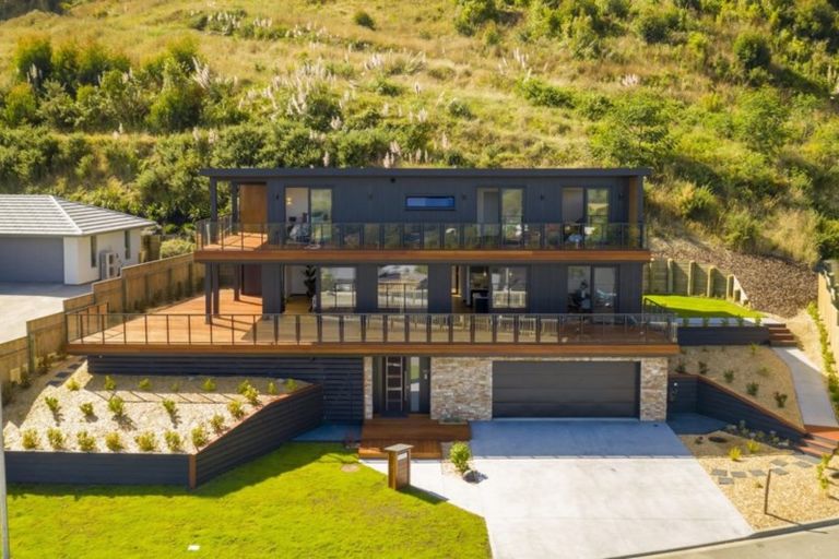 Photo of property in 101 Kakariki Grove, Waikanae, 5036