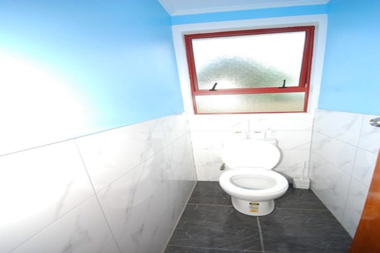 Photo of property in 2 Mcnaughton Avenue, Mangere East, Auckland, 2024