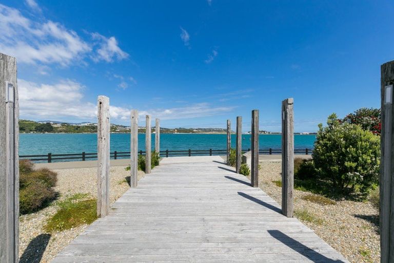 Photo of property in Patent 326 Apartments, 407s/326 Evans Bay Parade, Hataitai, Wellington, 6021