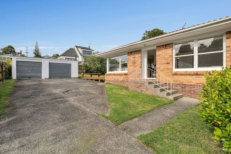 Photo of property in 2/8 Wykeham Place, Glenfield, Auckland, 0629