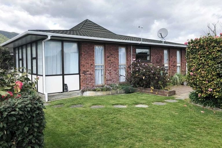 Photo of property in 13 Oriwa Street, Waikanae, 5036