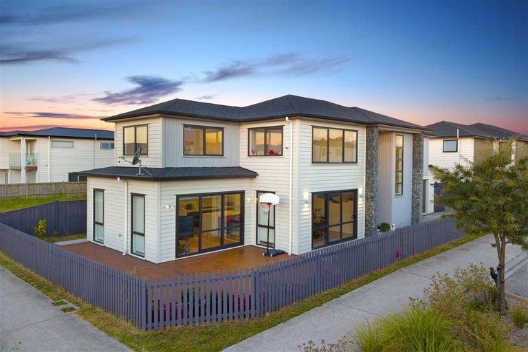 Photo of property in 1 Toanui Road, Hobsonville, Auckland, 0616