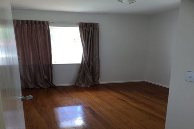 Photo of property in 3155 Great North Road, New Lynn, Auckland, 0600