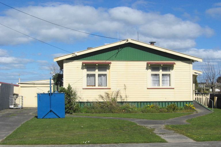 Photo of property in 2 Ngahina Street, Marton, 4710