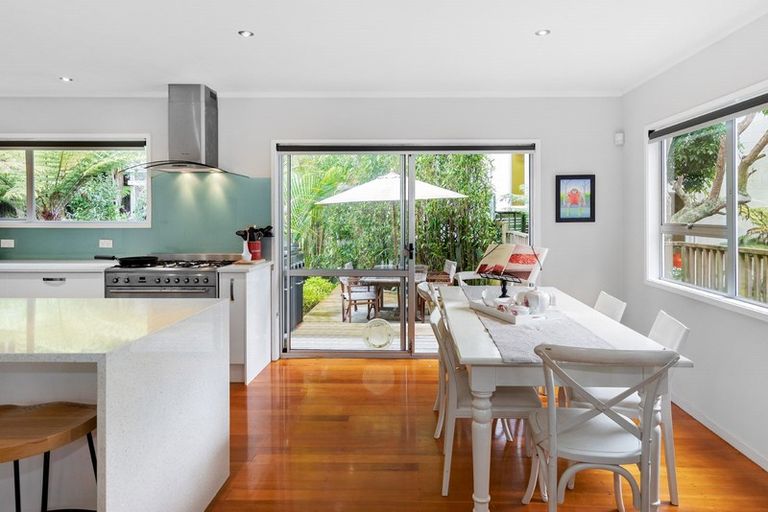 Photo of property in 26 Daffodil Street, Titirangi, Auckland, 0604