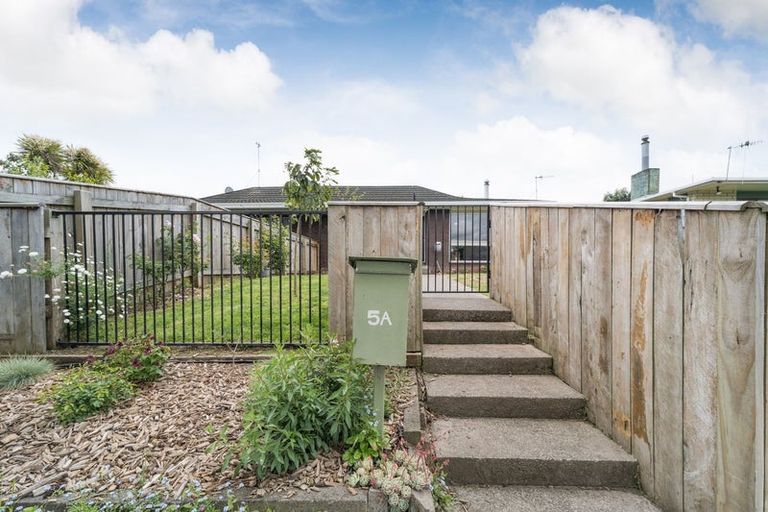 Photo of property in 5a Palliser Place, Milson, Palmerston North, 4414