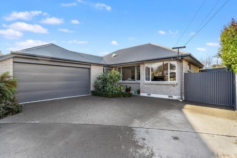 Photo of property in 195 Centaurus Road, Saint Martins, Christchurch, 8022