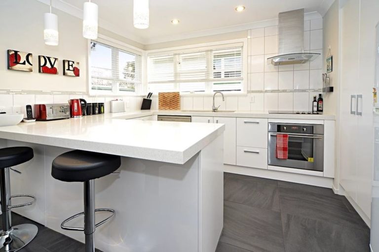 Photo of property in 25 Miro Road, Mangere Bridge, Auckland, 2022