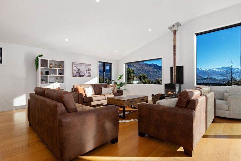 Photo of property in 20 Infinity Drive, Wanaka, 9305