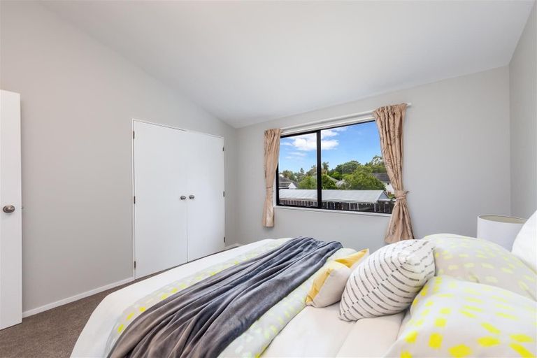 Photo of property in 2/11 Brookfield Road, Te Atatu Peninsula, Auckland, 0610