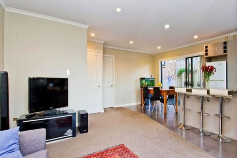 Photo of property in 53 Helleur Road, Massey, Auckland, 0614