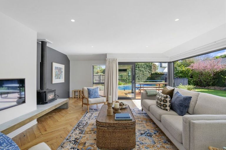 Photo of property in 17 Kingham Place, Avonhead, Christchurch, 8042