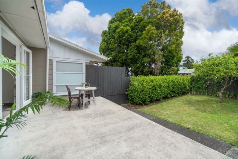 Photo of property in 1/14 Ozich Avenue, Te Atatu South, Auckland, 0610