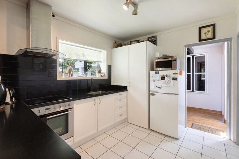 Photo of property in 114 Hinewa Road, Otumoetai, Tauranga, 3110