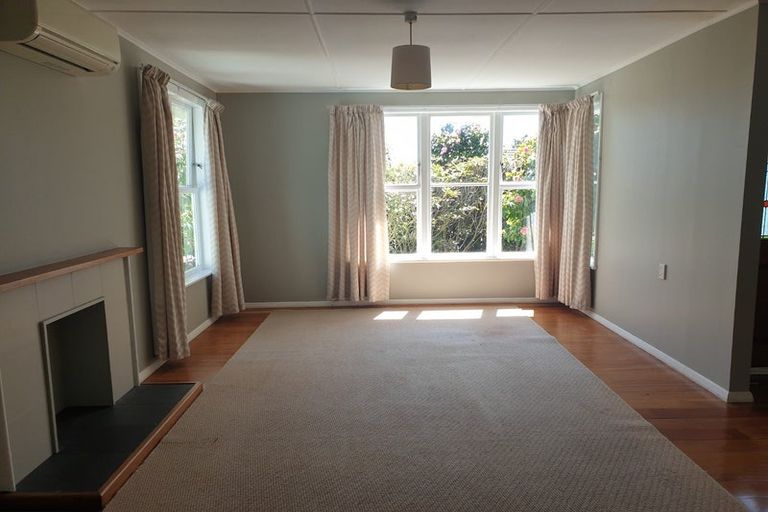 Photo of property in 5 Cumberland Grove, Cannons Creek, Porirua, 5024