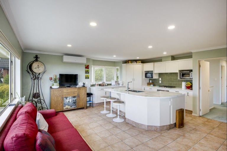 Photo of property in 76a Churchill Drive, Taradale, Napier, 4112