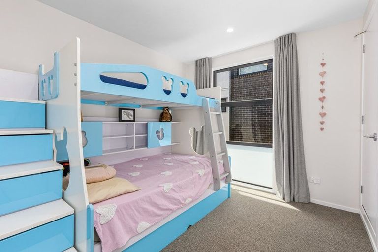Photo of property in 29 Tokai Place, Glen Eden, 0602