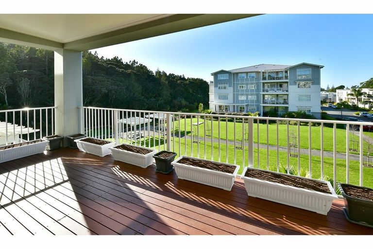 Photo of property in 64 Eaves Bush Parade, Orewa, 0931