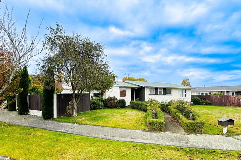 Photo of property in 1 Ostend Place, Avonhead, Christchurch, 8042
