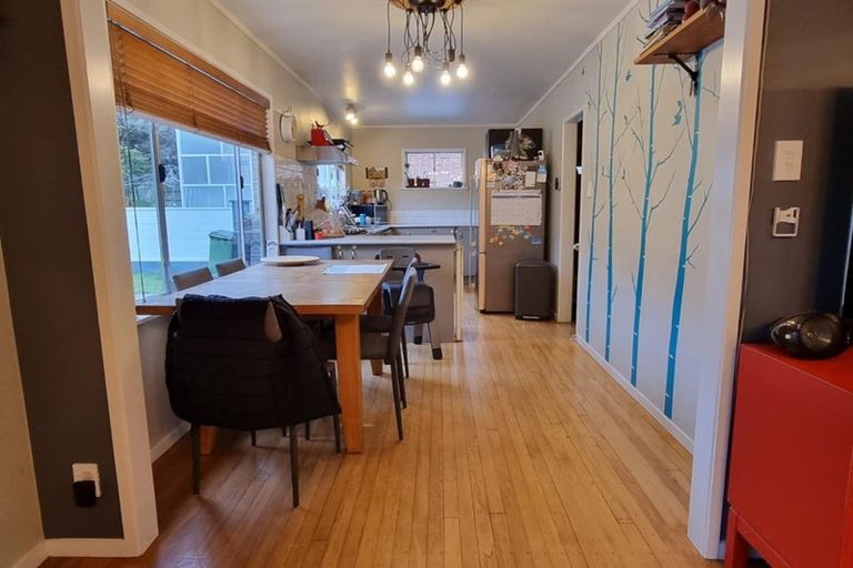 Photo of property in 21 Valley View Road, Glenfield, Auckland, 0629