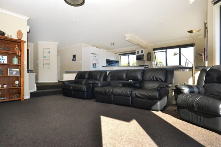 Photo of property in 2 Knox Place, Leamington, Cambridge, 3432