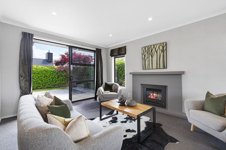 Photo of property in 2 Kowhai Drive, Cambridge, 3434