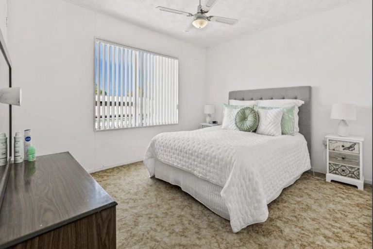 Photo of property in 26 Beauchamp Drive, Massey, Auckland, 0614